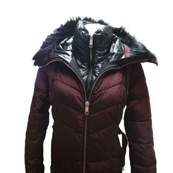 Guess burgundy puffer coat Women's small Removable fur-lined hood Zipper pockets - Picture 6 of 16